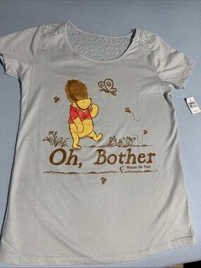 Disney Winnie the Pooh Light Gray Tee with Yellow & Red Graphic